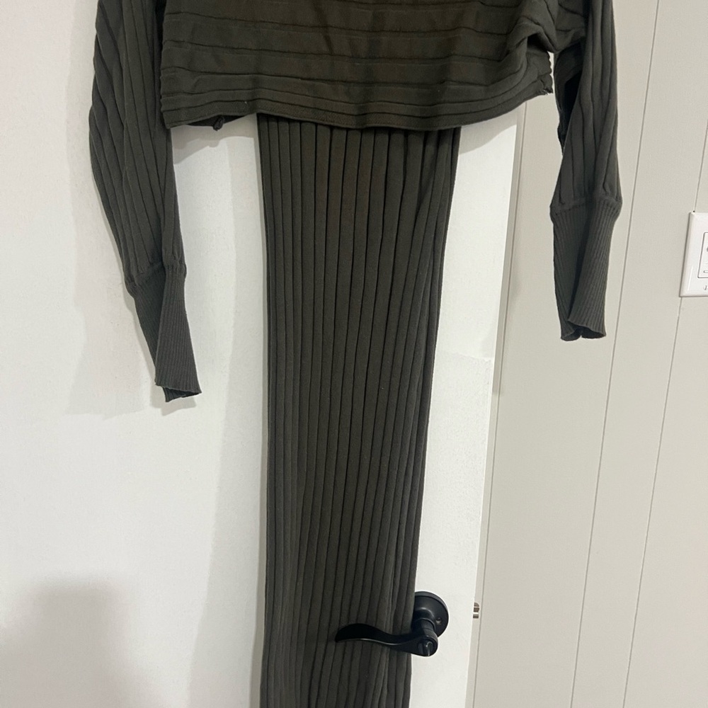 Olive Green Ribbed Knit Two-Piece Set - Picture 3 of 4